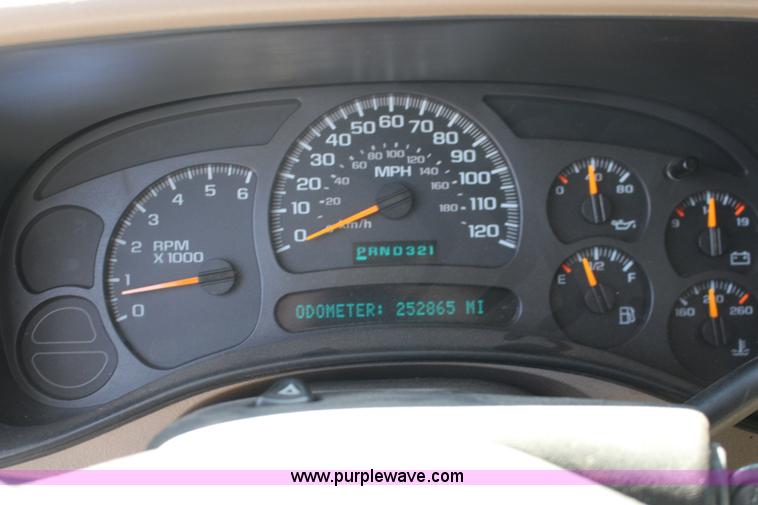 image for item F7667 2003 Chevrolet Silverado 1500HD Crew Cab pickup truck