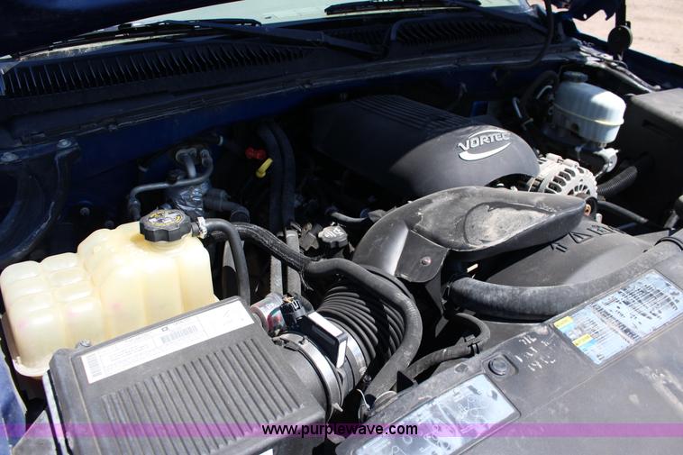 image for item F7667 2003 Chevrolet Silverado 1500HD Crew Cab pickup truck