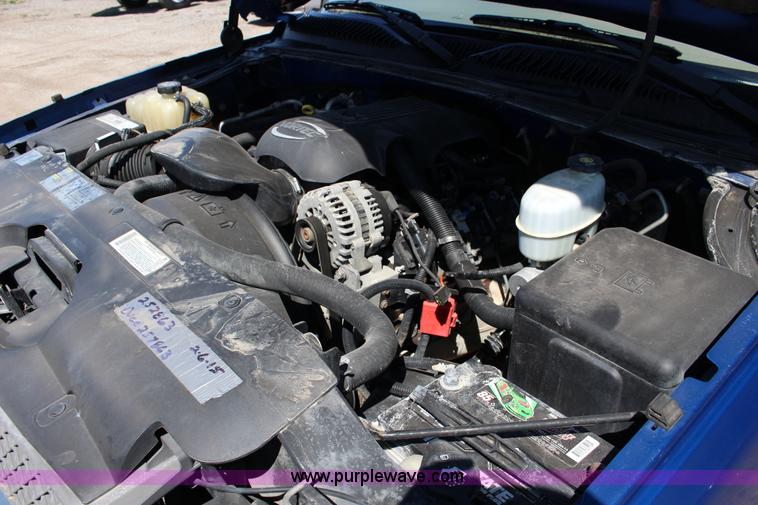 image for item F7667 2003 Chevrolet Silverado 1500HD Crew Cab pickup truck