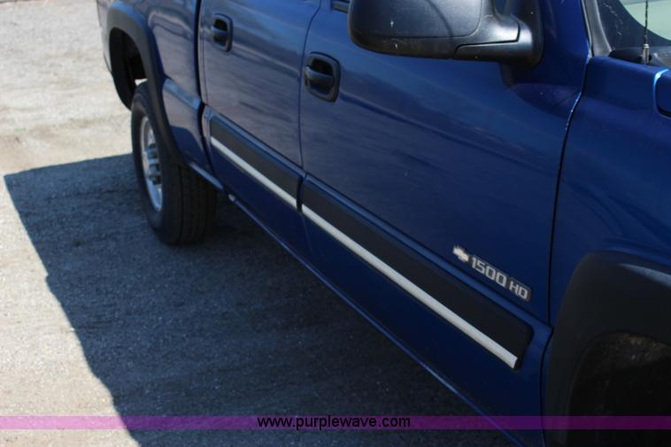 image for item F7667 2003 Chevrolet Silverado 1500HD Crew Cab pickup truck