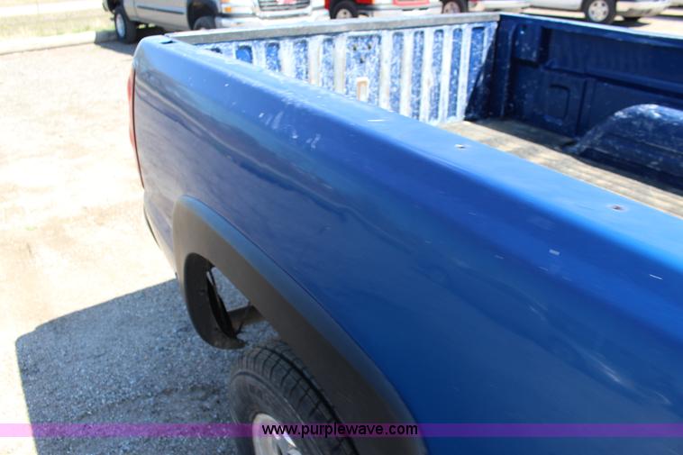 image for item F7667 2003 Chevrolet Silverado 1500HD Crew Cab pickup truck