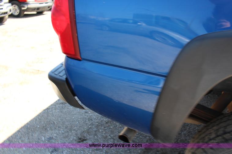 image for item F7667 2003 Chevrolet Silverado 1500HD Crew Cab pickup truck