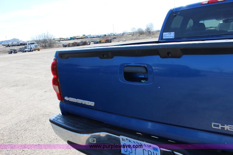image for item F7667 2003 Chevrolet Silverado 1500HD Crew Cab pickup truck