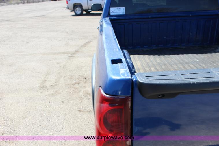 image for item F7667 2003 Chevrolet Silverado 1500HD Crew Cab pickup truck