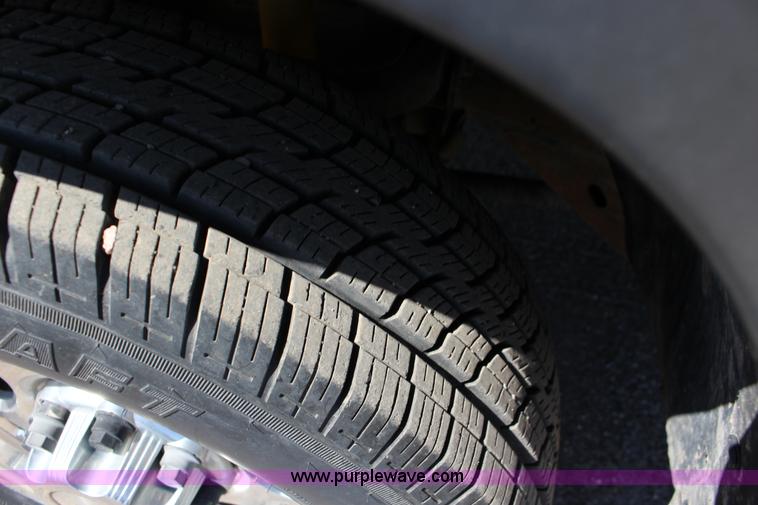 image for item F7667 2003 Chevrolet Silverado 1500HD Crew Cab pickup truck