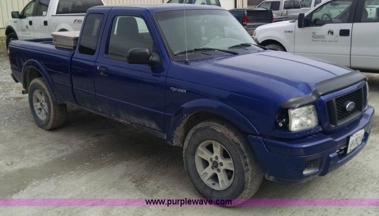 image for item F8426 2004 Ford Ranger Edge SuperCab pickup truck
