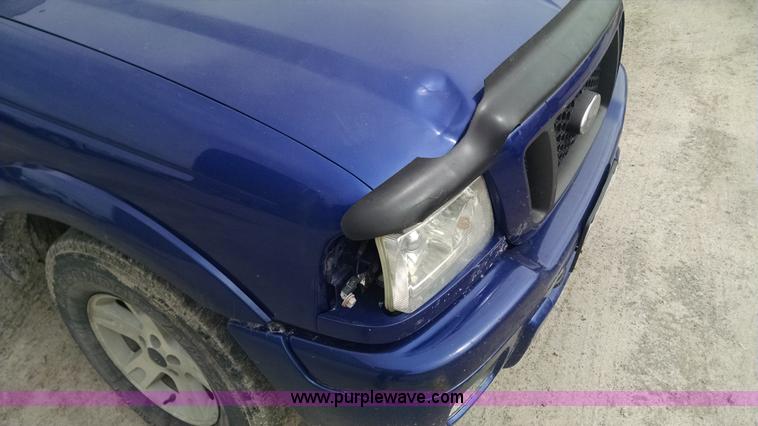 image for item F8426 2004 Ford Ranger Edge SuperCab pickup truck