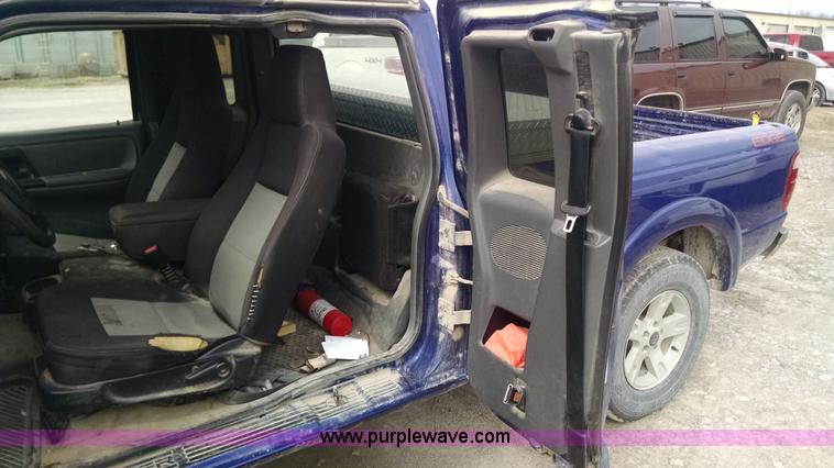 image for item F8426 2004 Ford Ranger Edge SuperCab pickup truck