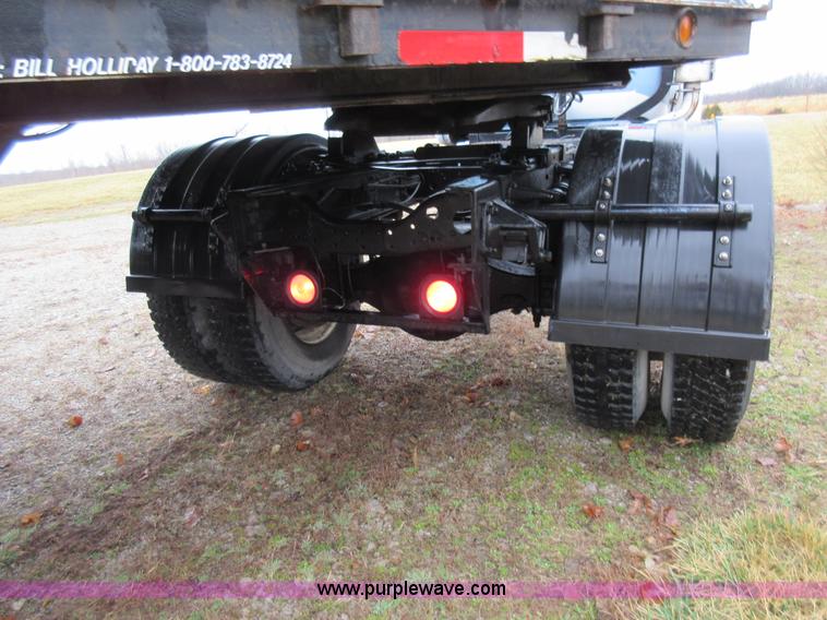 image for item F8436 1986 Mack R686T semi truck