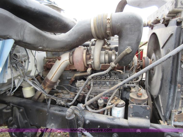 image for item F8436 1986 Mack R686T semi truck