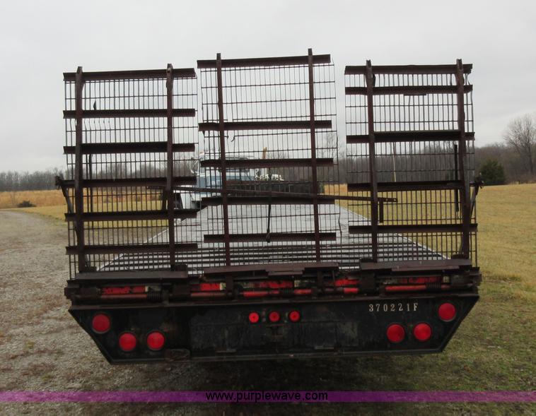 image for item F8437 2000 equipment trailer