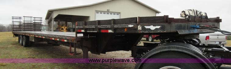 image for item F8437 2000 equipment trailer
