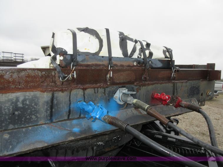 image for item F8437 2000 equipment trailer