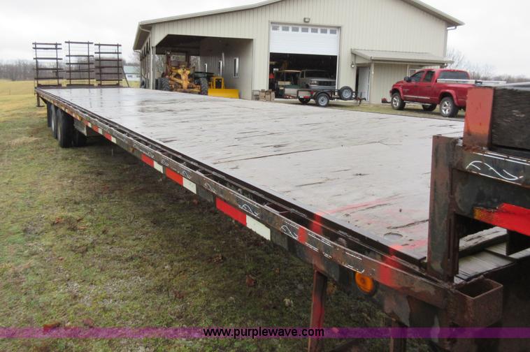 image for item F8437 2000 equipment trailer