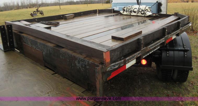 image for item F8437 2000 equipment trailer