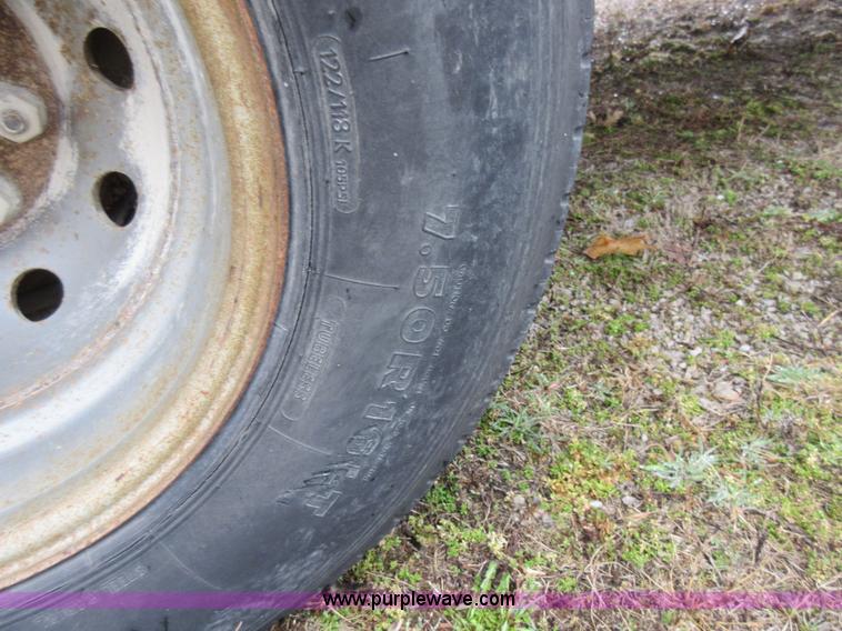 image for item F8437 2000 equipment trailer