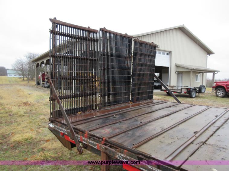 image for item F8437 2000 equipment trailer