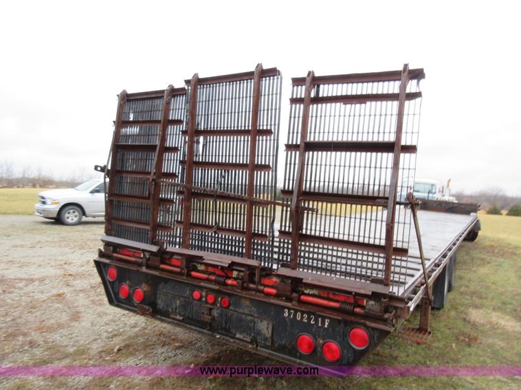 image for item F8437 2000 equipment trailer
