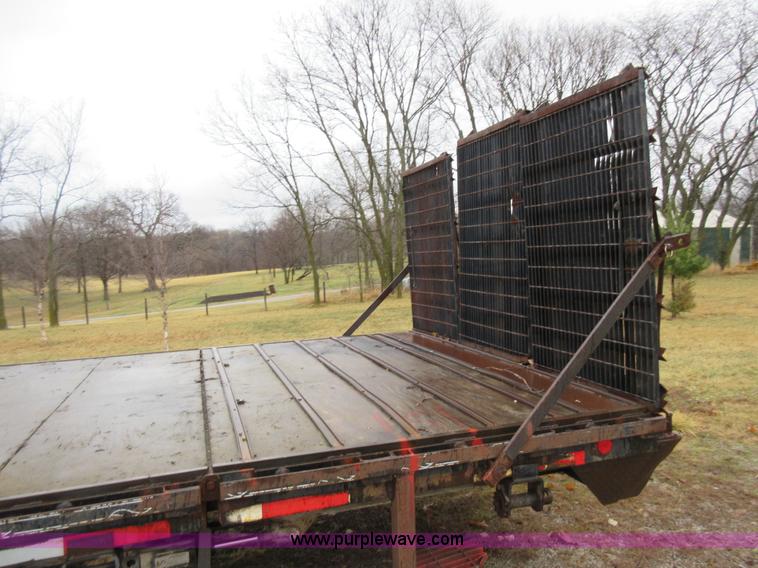 image for item F8437 2000 equipment trailer