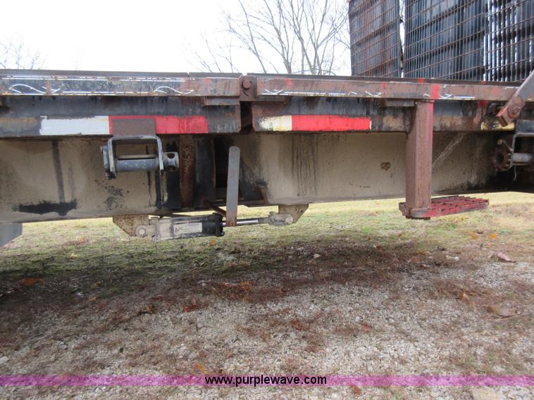 image for item F8437 2000 equipment trailer