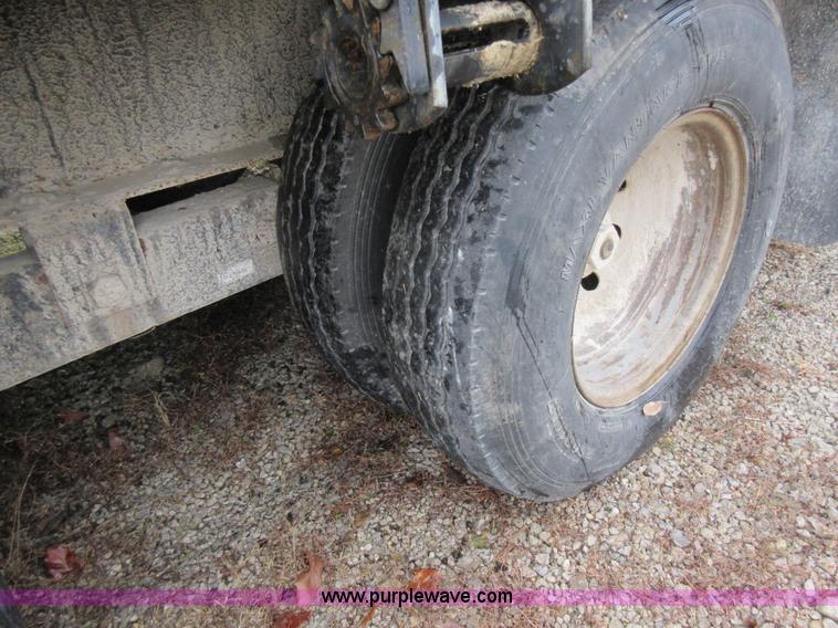 image for item F8437 2000 equipment trailer