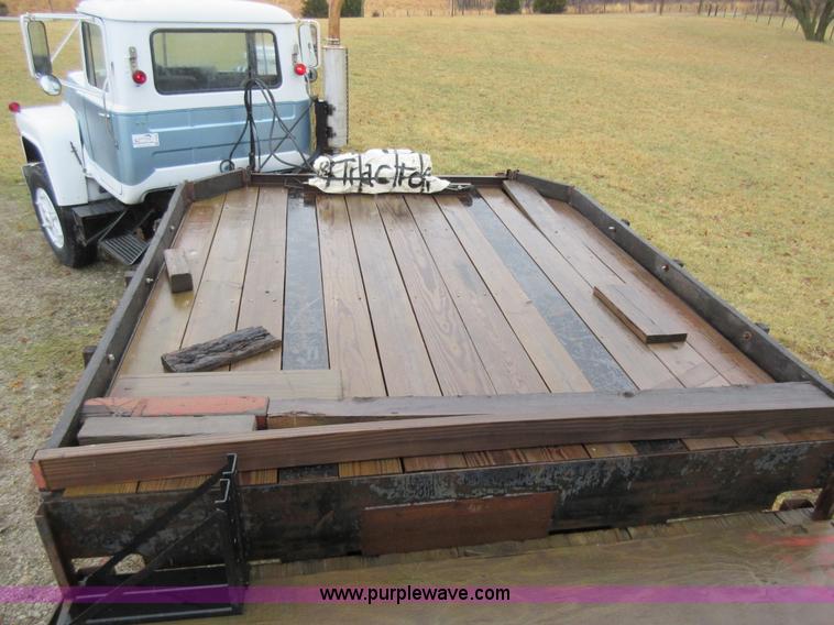 image for item F8437 2000 equipment trailer