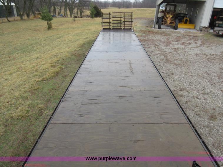 image for item F8437 2000 equipment trailer