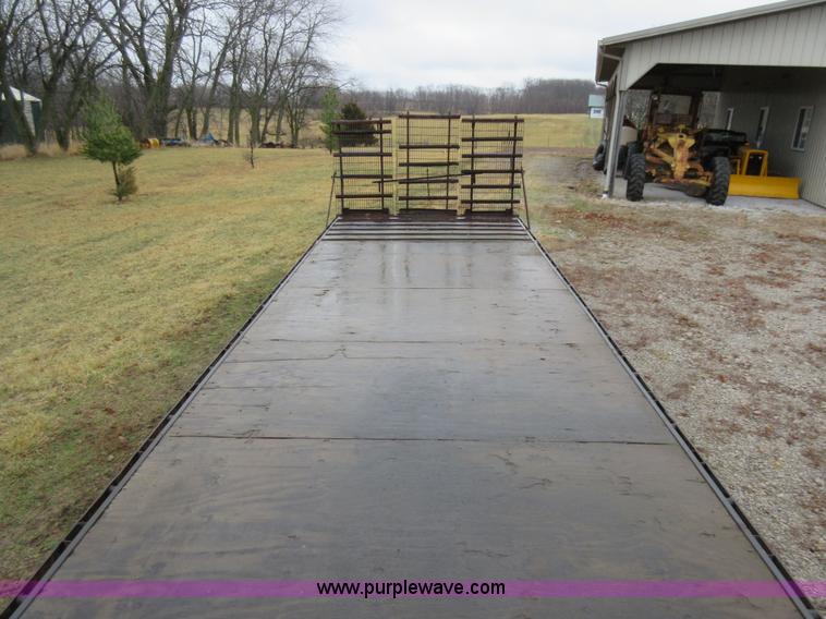 image for item F8437 2000 equipment trailer