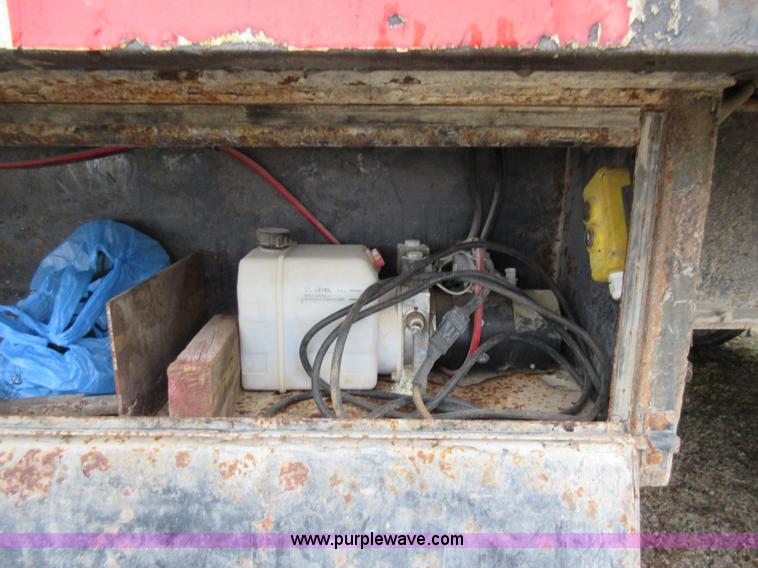 image for item F8437 2000 equipment trailer