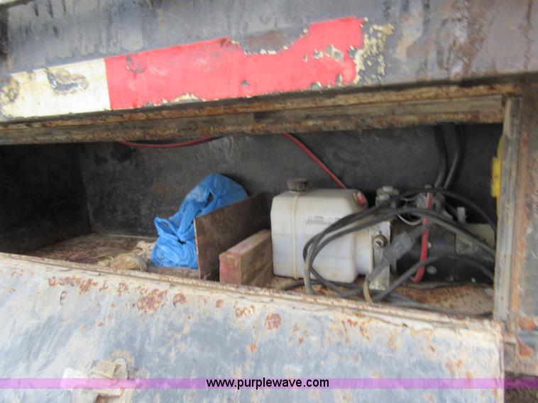 image for item F8437 2000 equipment trailer
