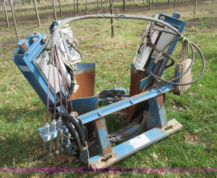 image for item F8455 Care Tree System 28" skid steer tree spade