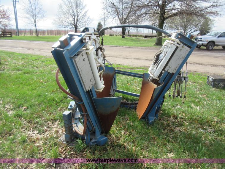 image for item F8455 Care Tree System 28" skid steer tree spade