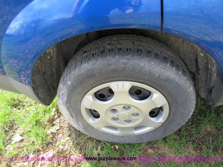 image for item F8458 2003 Saturn Vue SUV