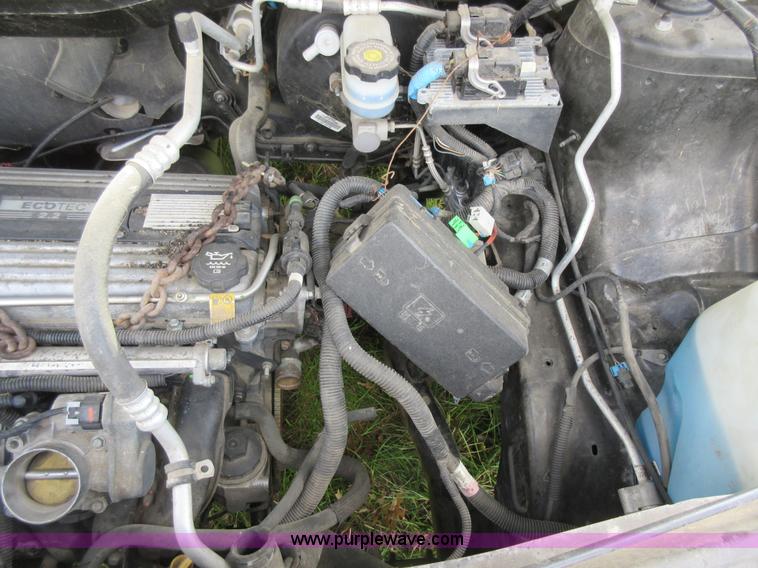 image for item F8458 2003 Saturn Vue SUV