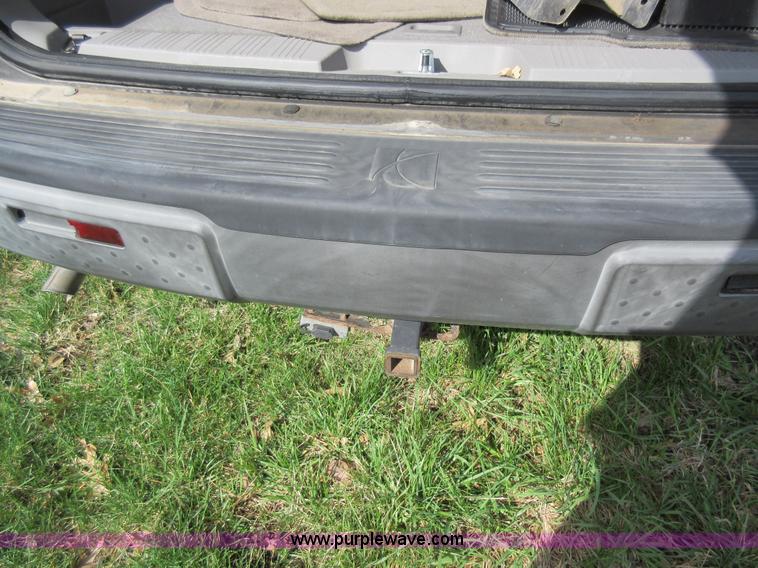 image for item F8458 2003 Saturn Vue SUV