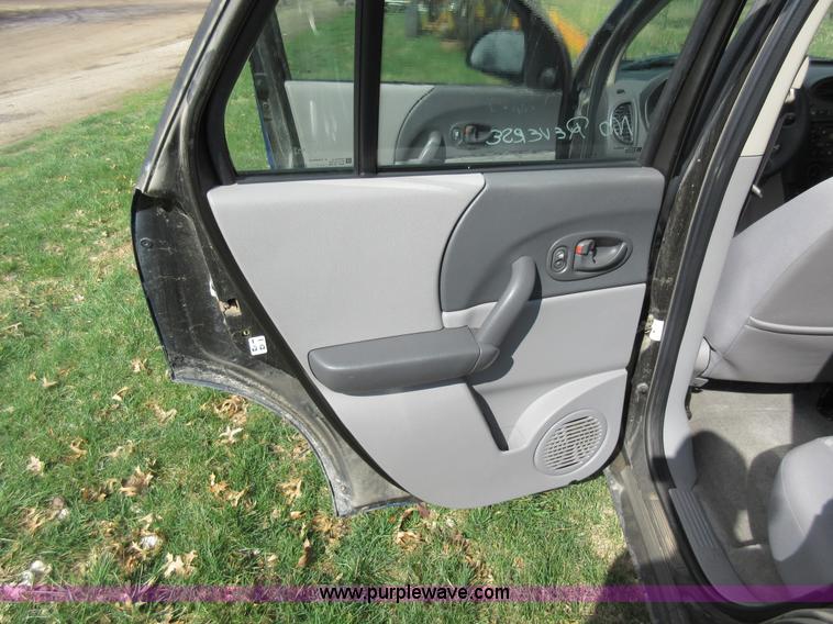 image for item F8458 2003 Saturn Vue SUV