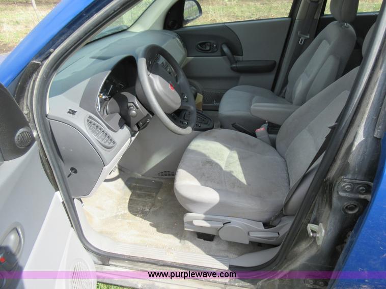 image for item F8458 2003 Saturn Vue SUV