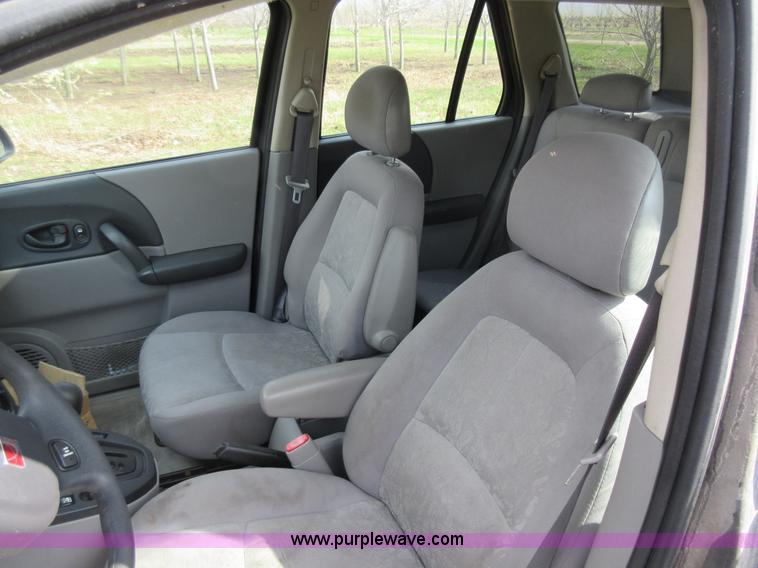 image for item F8458 2003 Saturn Vue SUV