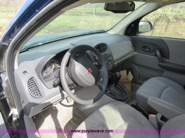 image for item F8458 2003 Saturn Vue SUV