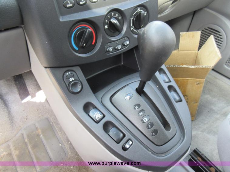 image for item F8458 2003 Saturn Vue SUV