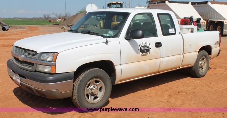 image for item H1562 2003 Chevrolet Silverado 1500 Ext.Cab pickup truck