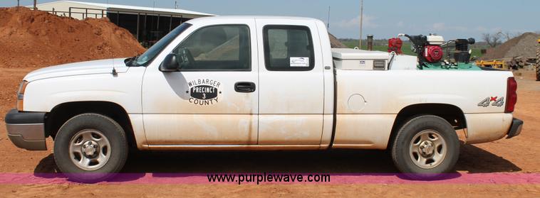 image for item H1562 2003 Chevrolet Silverado 1500 Ext.Cab pickup truck
