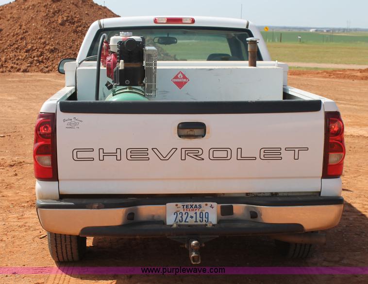 image for item H1562 2003 Chevrolet Silverado 1500 Ext.Cab pickup truck