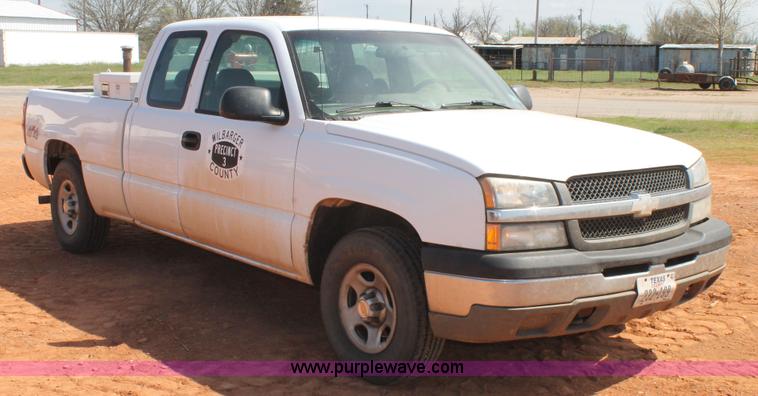 image for item H1562 2003 Chevrolet Silverado 1500 Ext.Cab pickup truck