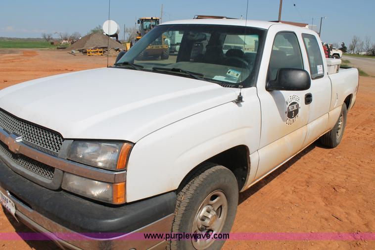 image for item H1562 2003 Chevrolet Silverado 1500 Ext.Cab pickup truck