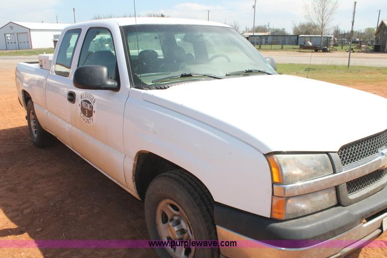 image for item H1562 2003 Chevrolet Silverado 1500 Ext.Cab pickup truck
