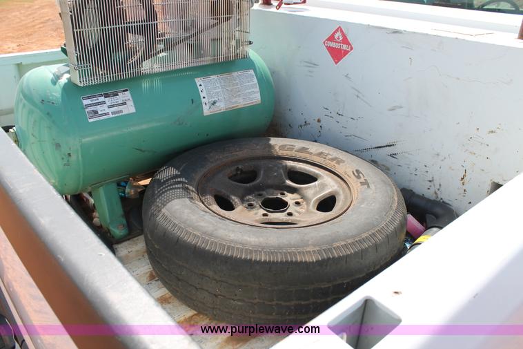 image for item H1562 2003 Chevrolet Silverado 1500 Ext.Cab pickup truck