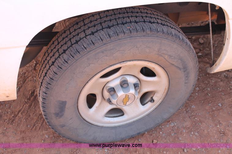 image for item H1562 2003 Chevrolet Silverado 1500 Ext.Cab pickup truck