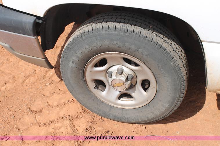 image for item H1562 2003 Chevrolet Silverado 1500 Ext.Cab pickup truck