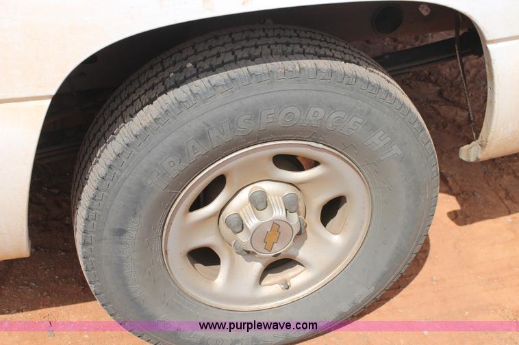 image for item H1562 2003 Chevrolet Silverado 1500 Ext.Cab pickup truck